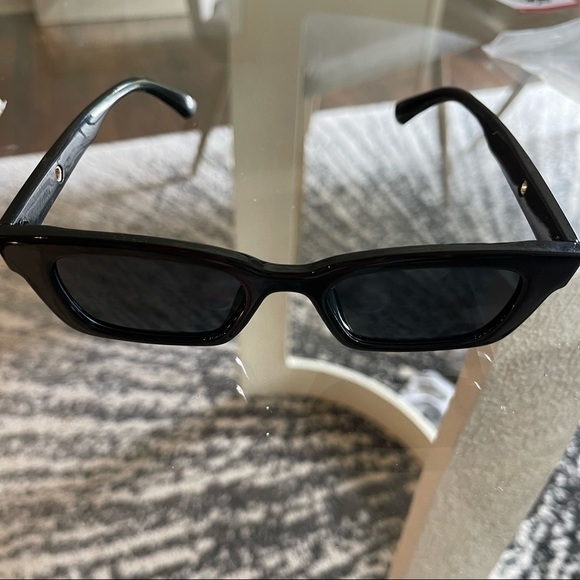 𝅺new Madison Avenue blogger sunglasses - Picture 3 of 7